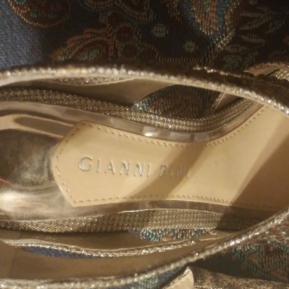 Gianni Bini, size 7M, beautiful true golden beaded, back zip heels. Excellent. - Picture 10 of 11